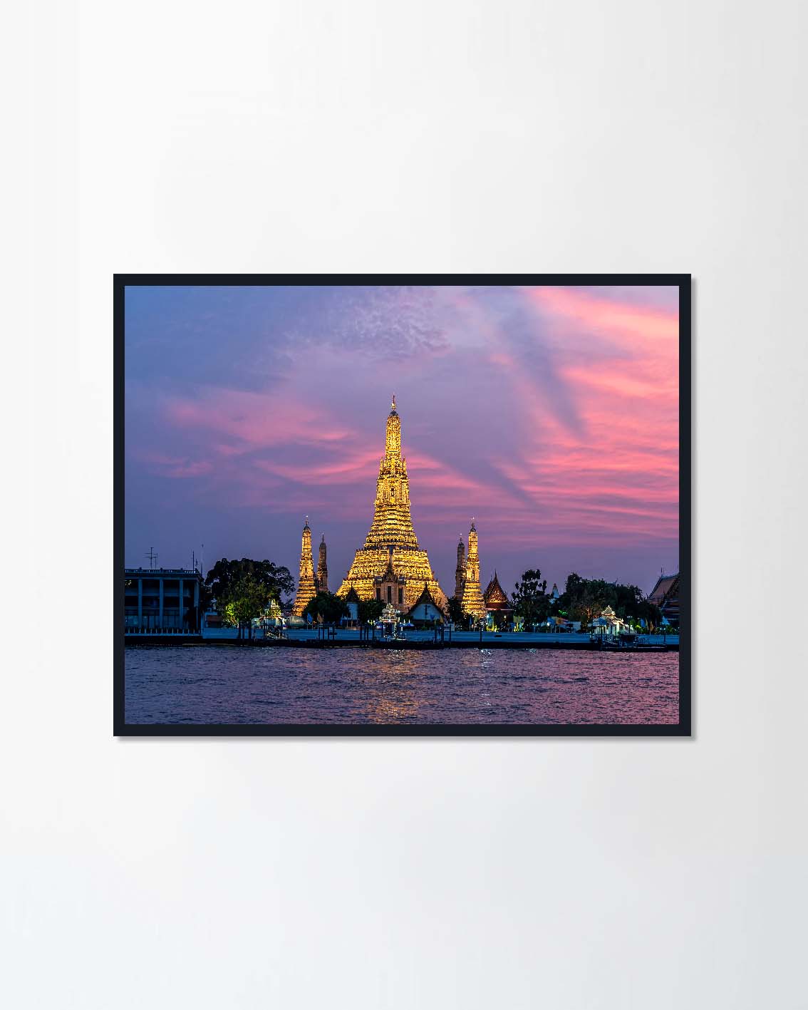 Wat Arun Temple at sunset in bangkok