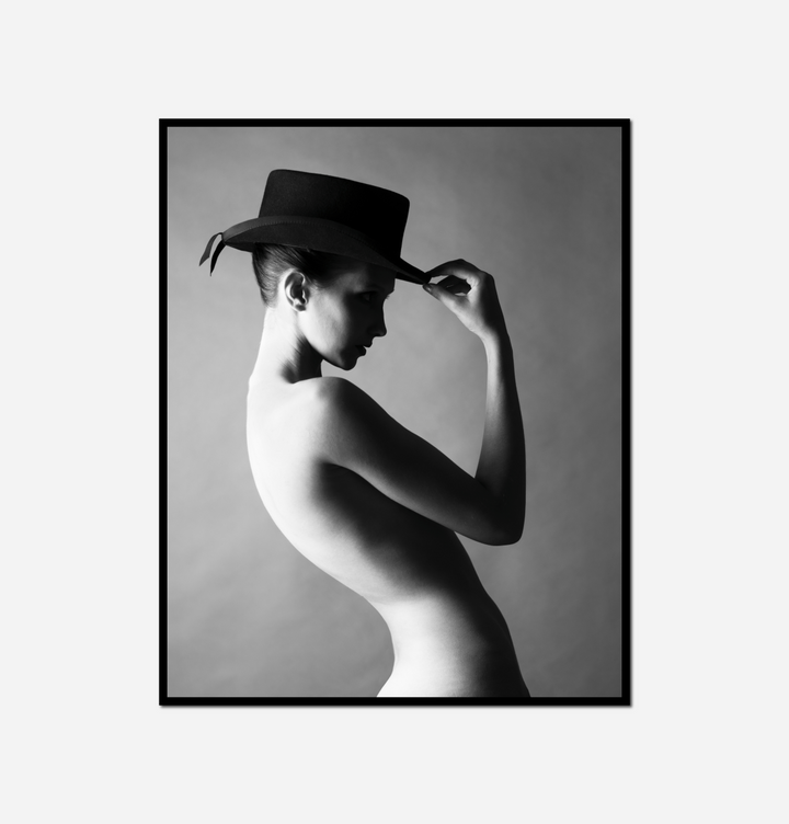 woman hat posing for