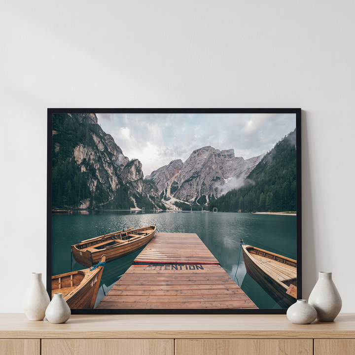 Lago di Braies ภาพติดผังสไตล์วิวธรรมชาติ สำหรับตกแต่งบ้านและคอนโด พร้อมกรอบคุณภาพ