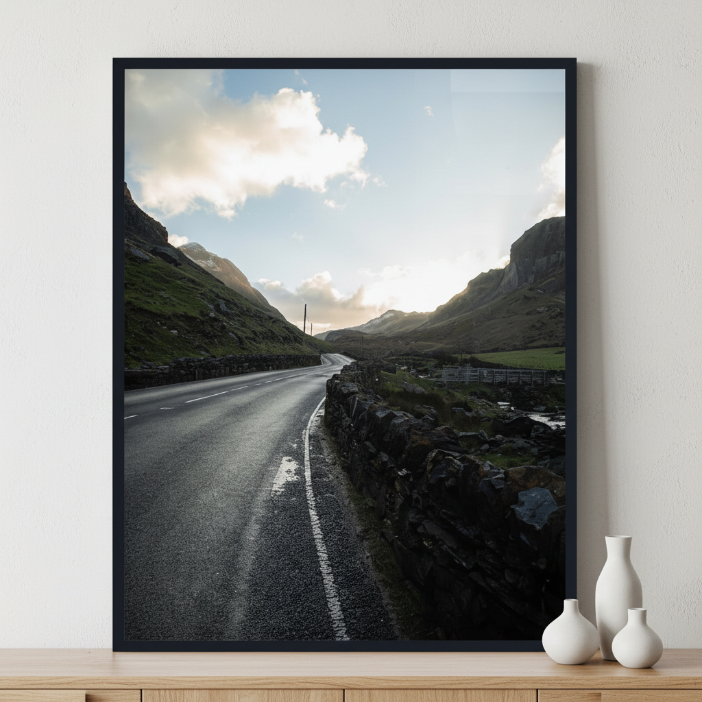 Road in snowdonia ภาพติดผังสไตล์สแกนดิเนเวีย สำหรับตกแต่งบ้านและคอนโด พร้อมกรอบคุณภาพ