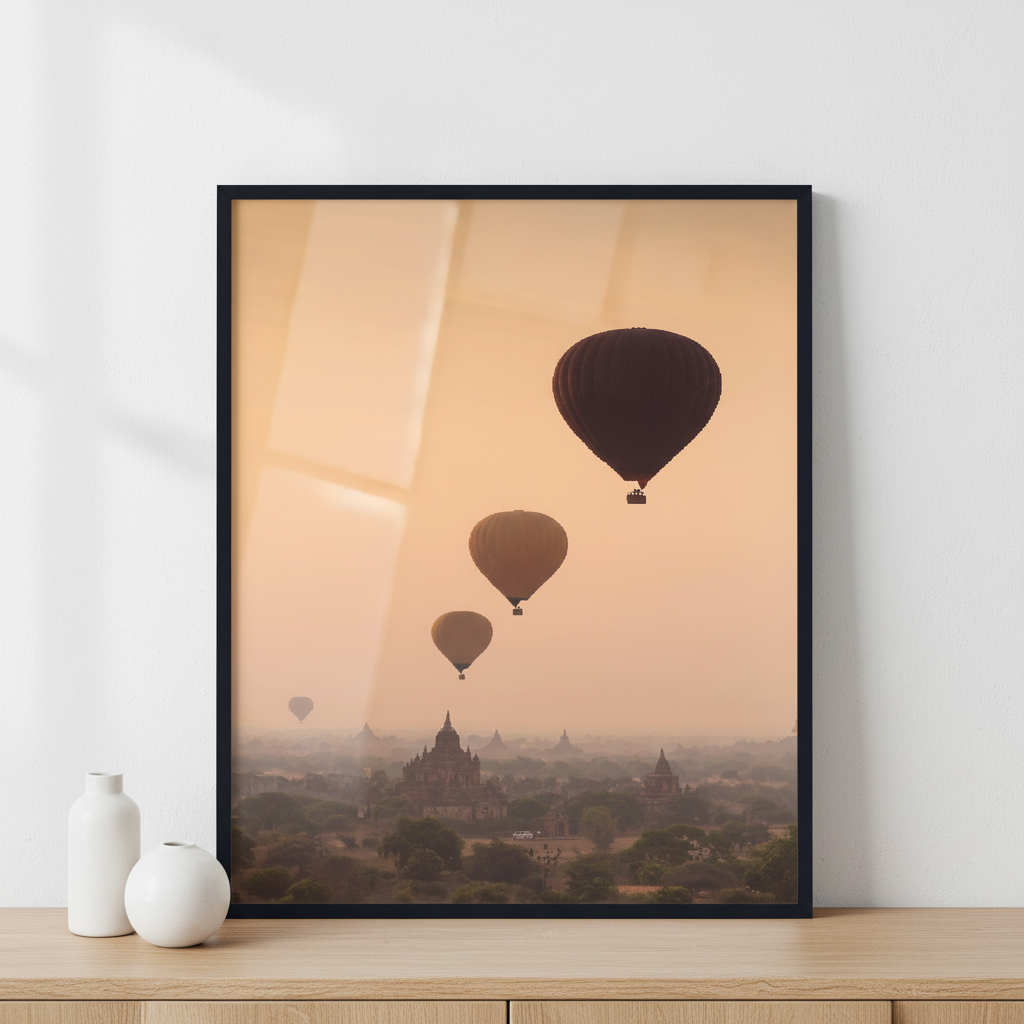 The pagoda and Hot air balloon ภาพติดผังสไตล์สแกนดิเนเวีย สำหรับตกแต่งบ้านและคอนโด พร้อมกรอบคุณภาพ