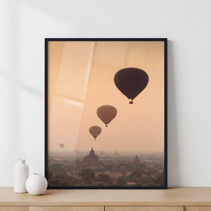The pagoda and Hot air balloon ภาพติดผังสไตล์สแกนดิเนเวีย สำหรับตกแต่งบ้านและคอนโด พร้อมกรอบคุณภาพ