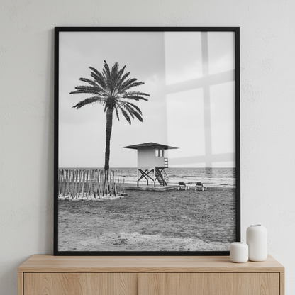Beach with palm tree and life guard tower ภาพติดผังสไตล์วิวธรรมชาติ สำหรับตกแต่งบ้านและคอนโด พร้อมกรอบคุณภาพ