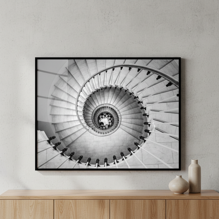 Close spiral staircase clock ภาพติดผังสไตล์สแกนดิเนเวีย สำหรับตกแต่งบ้านและคอนโด พร้อมกรอบคุณภาพ