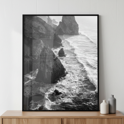 Black white rocky beach waves crashing ภาพติดผังสไตล์วิวธรรมชาติ สำหรับตกแต่งบ้านและคอนโด พร้อมกรอบคุณภาพ